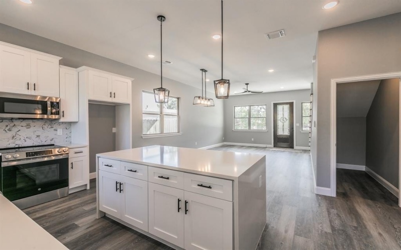 808 Crow Court, Granbury, TX 76048, 3 Bedrooms Bedrooms, ,2 BathroomsBathrooms,Residential,For Sale,808 Crow Court,20744180