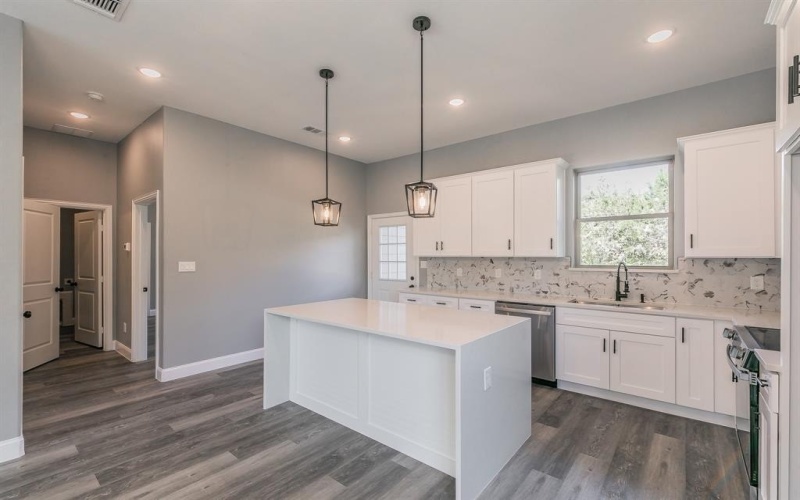 808 Crow Court, Granbury, TX 76048, 3 Bedrooms Bedrooms, ,2 BathroomsBathrooms,Residential,For Sale,808 Crow Court,20744180