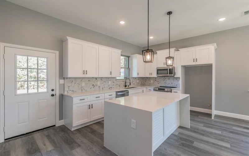 808 Crow Court, Granbury, TX 76048, 3 Bedrooms Bedrooms, ,2 BathroomsBathrooms,Residential,For Sale,808 Crow Court,20744180